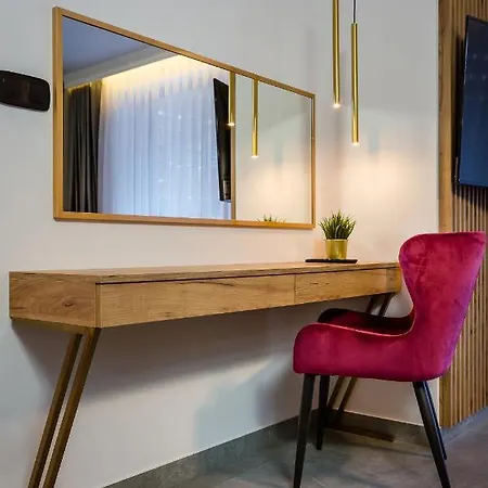 Gold Apartmenty شقة فندقية *
