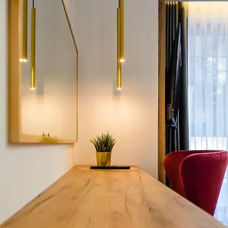 Gold Apartmenty شقة فندقية زاكوباني