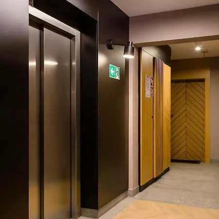 Gold Apartmenty شقة فندقية *