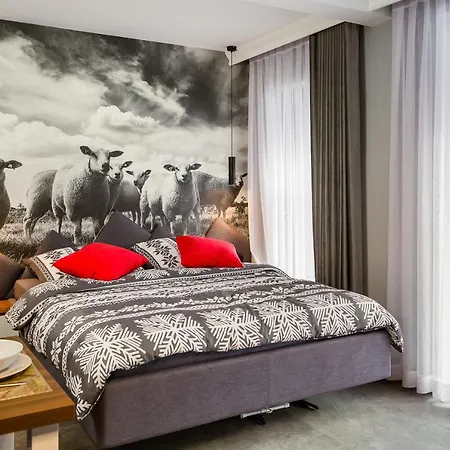 Gold Apartmenty شقة فندقية *