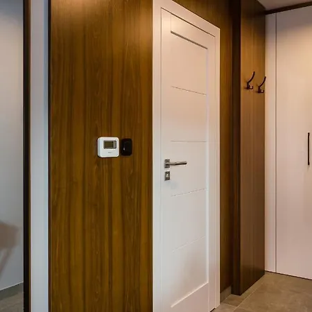 Gold Apartmenty شقة فندقية *